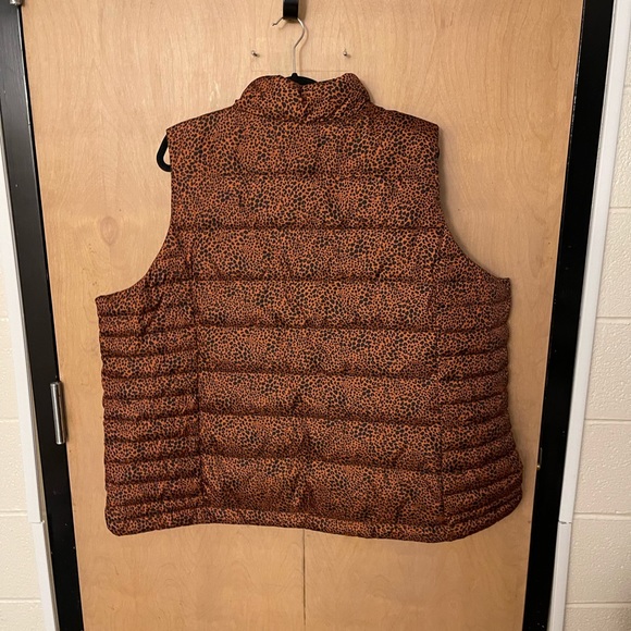 Lands' End Brown Leopard Print Puffer Vest - Picture 3 of 6